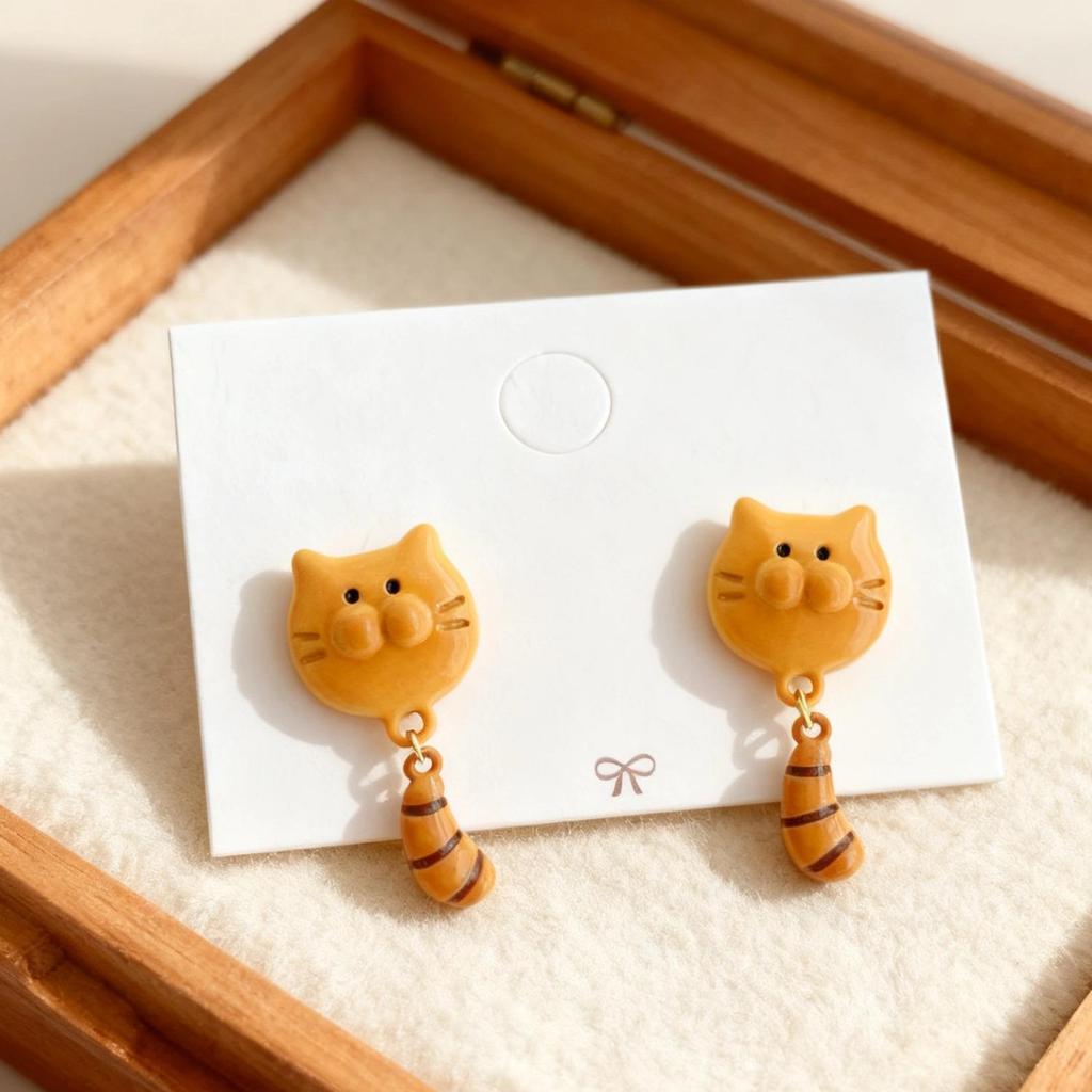 Fun & Cute Caramel Bread Drip Oil Geometric Stud Earrings: Cartoon Niche Light Luxury Accessories