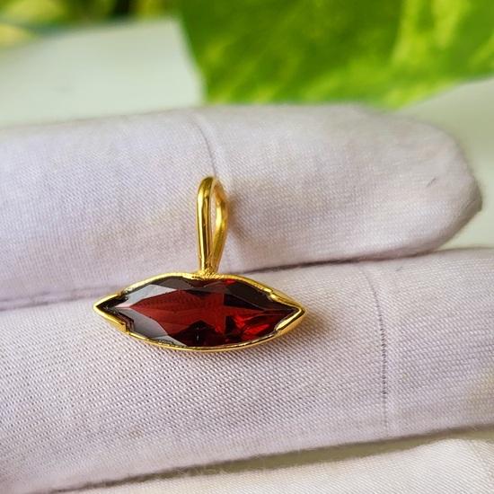Natural Garnet Lip 925 Sterling Silver Jewelry Gemstone Gold Plate Kiss Pendant