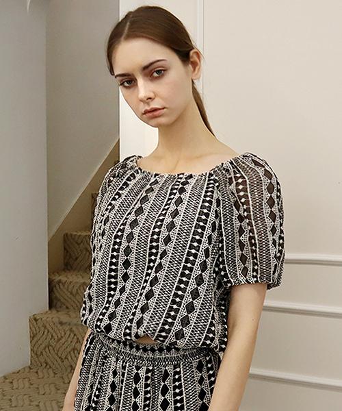 Demi Gnimonic Lace Crop Black Off-Shoulder Black/Free