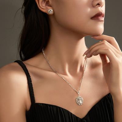 Luxury Fashion Rhinestone Necklace Earrings Two-piece Set, Temperament Sunflower Crystal Pendant Accessories