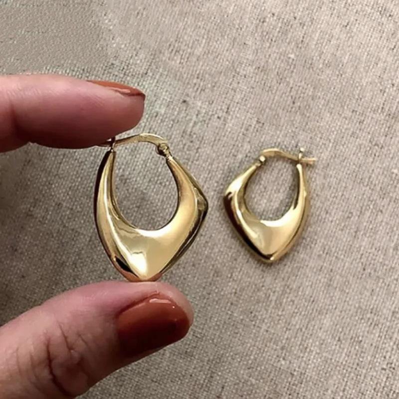 

Korea Fashion Gold Color Smooth Surface Irregular Geometric Metal Hoop Earrings Ear Buckles for Women Simple Piercing Jewelry золотой