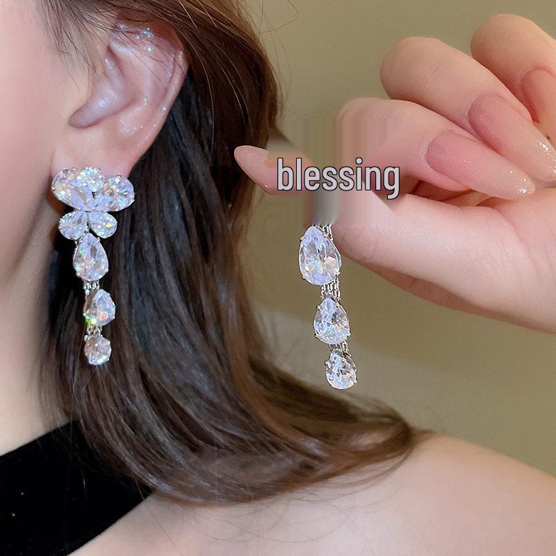 Korean Court Style Zircon Butterfly Necklace with Water Drop Pendant - Elegant High-End Clavicle Chain for Women
