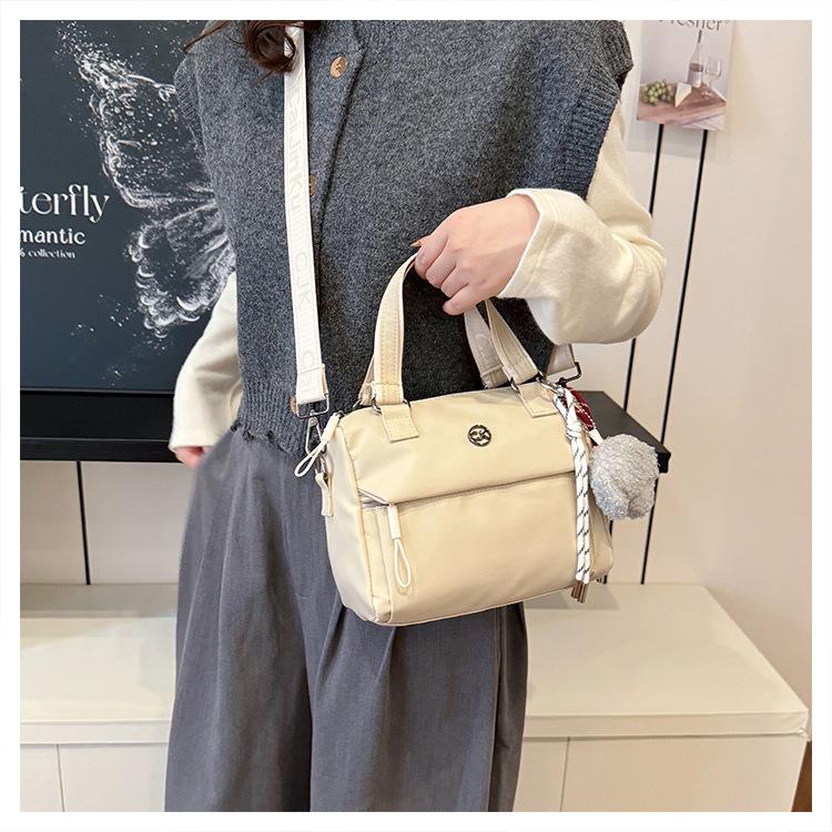 Сумка-мессенджер на одно плечо — фото 17