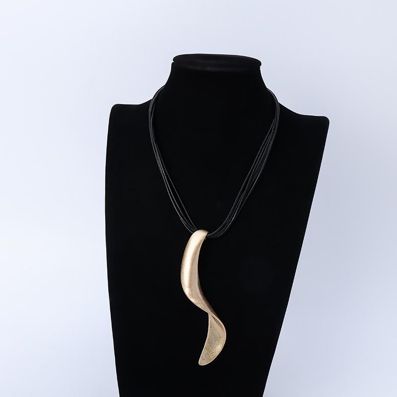 Accessories Geometric Pendants Short Necklaces Women'S Premium Ethnic Style Exaggerated Alloy Pendants