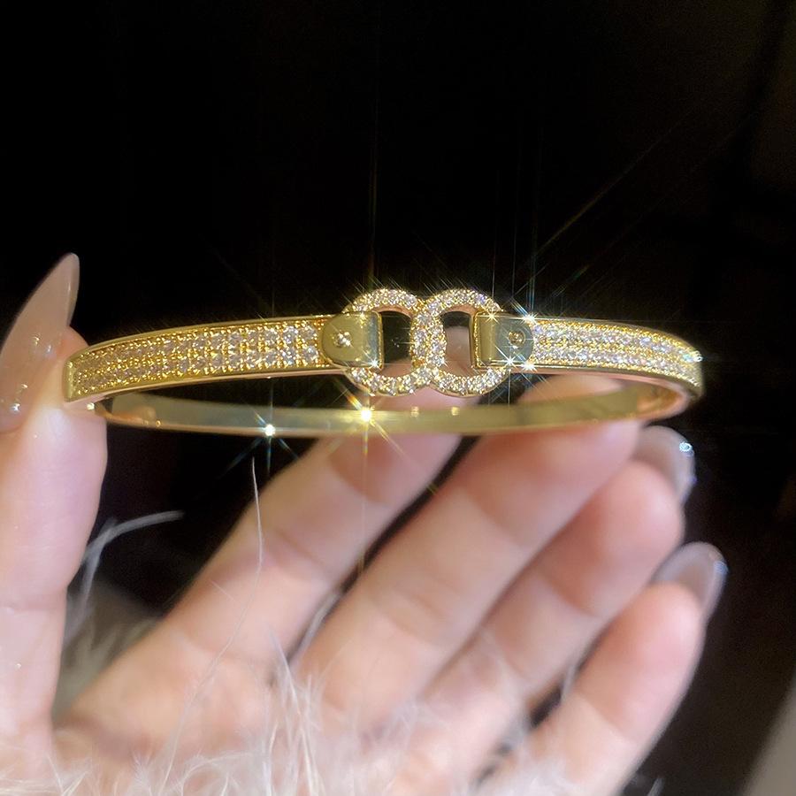 Elegant Geometric Rhinestone Zircon Buckle Bracelet: A Versatile and Luxurious Accessory for Women