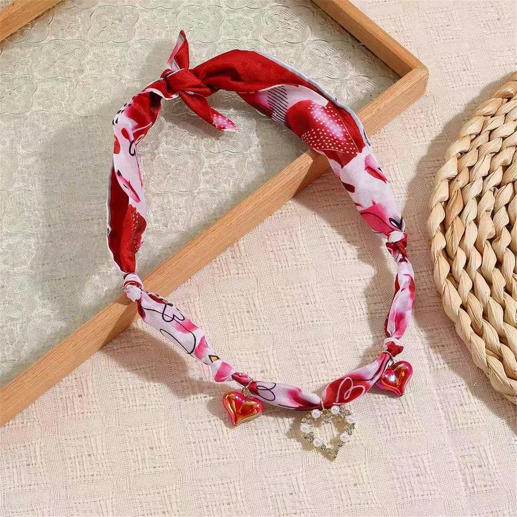 Delicate Fabric Chain Necklace Versatile Floral Heart Accent Soft Silk Blend Materials Casual Party Wear