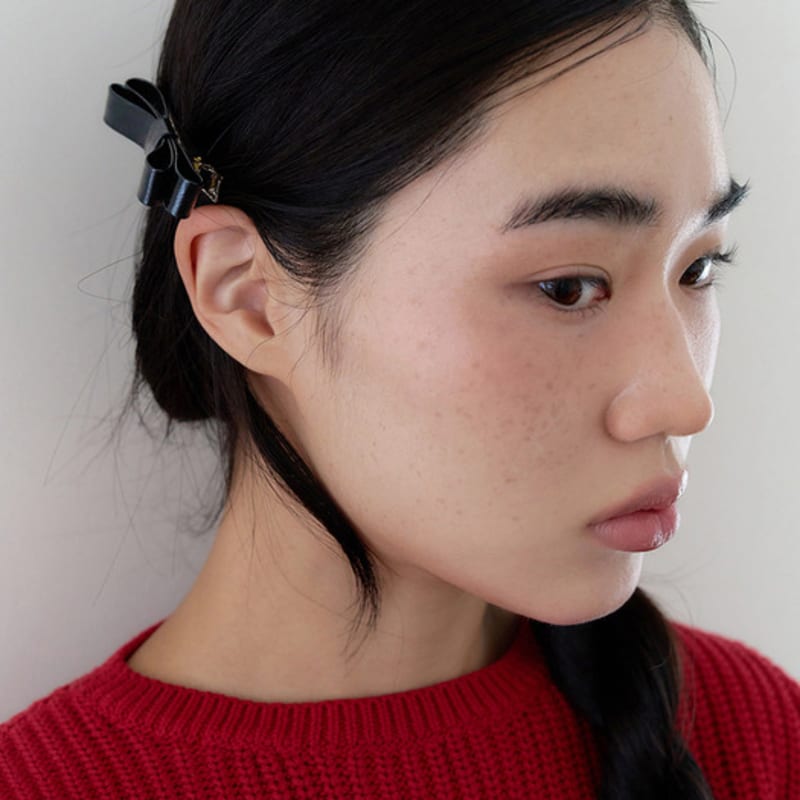 geegee glossy leather hair pin - black