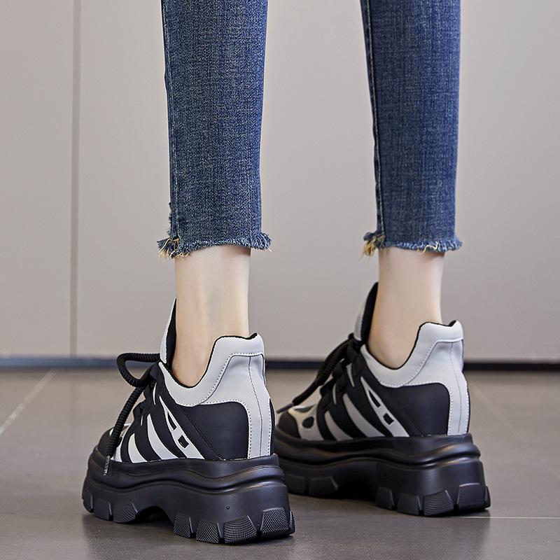 High-top shoes increase in height in autumn and winter, new thick-soled casual sports shoes, small ins trendy shoes