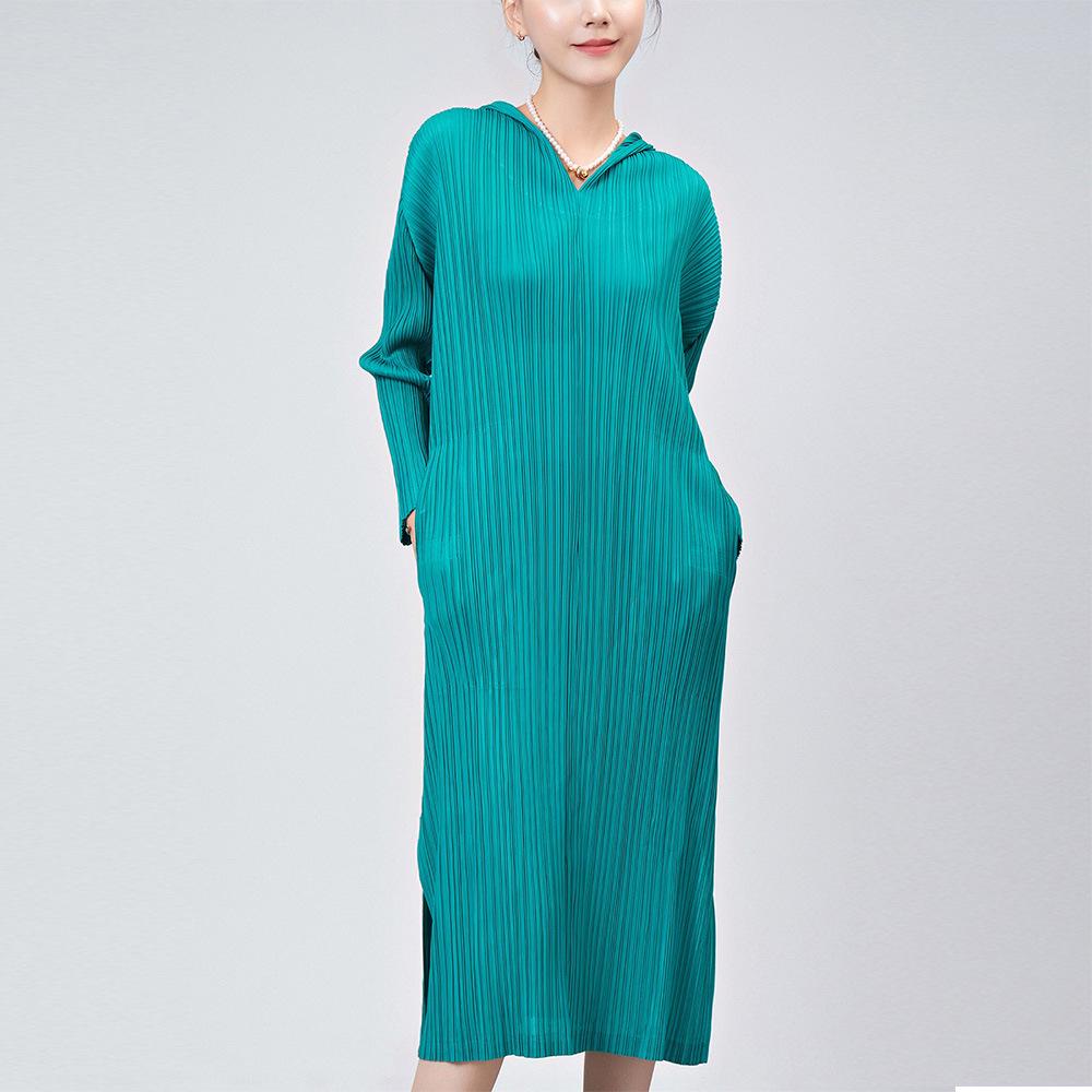 Women's Summer Casual Pleated Skirt Dress with Hood, Long Sleeves, Loose Fit, Plus Size, and High-End Slit Mid-Length Design.