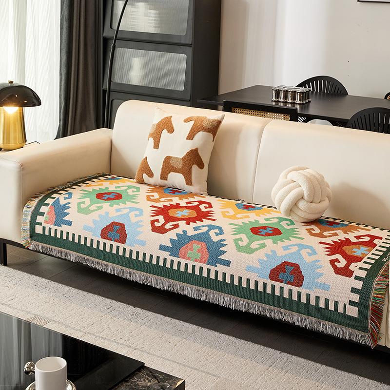 Cute Hairball Sofa Cushion Cartoon Sofa Towel Universal Sofa Cover For All Seasons, Autumn And Winter Anti-Cat Scratch And Dirt-Resistant Sofa Cover