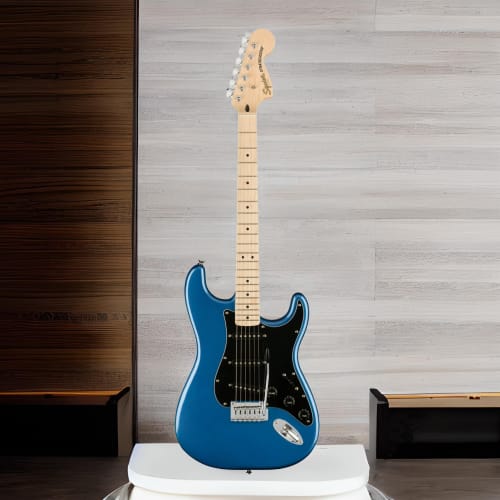 Squier by Fender Affinity Series? Stratocaster? Electric Guitar, Maple Fingerboard, Black Pickguard, Lake Placid Blue, with Soft Case