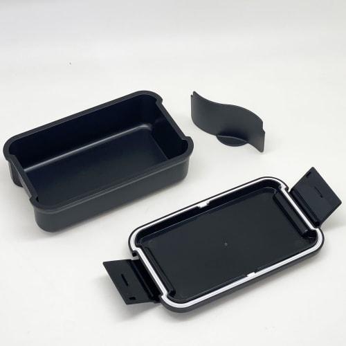 OSK Snoopy Black Lunch Box, 500ml, Made In Japan, Divided, Microwave and Dishwasher Safe, Integrated Gasket, Easy To Clean, Stain Resistant, Antibacte