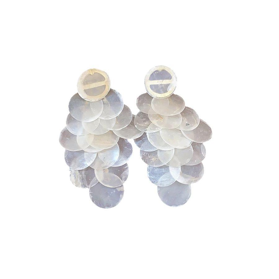 French Round Shell Tassel Stud Earrings: Retro, Exaggerated Style for a Unique Fashion Statement.