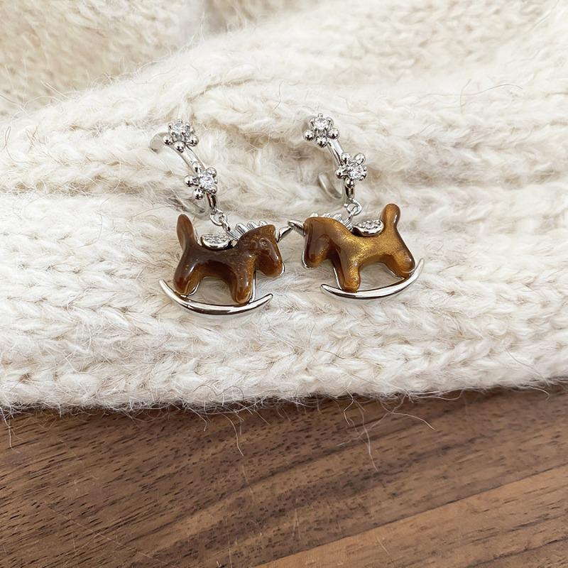 Silver needle zircon resin pony stud earrings natal year Maillard retro niche earrings light luxury high-end earrings women