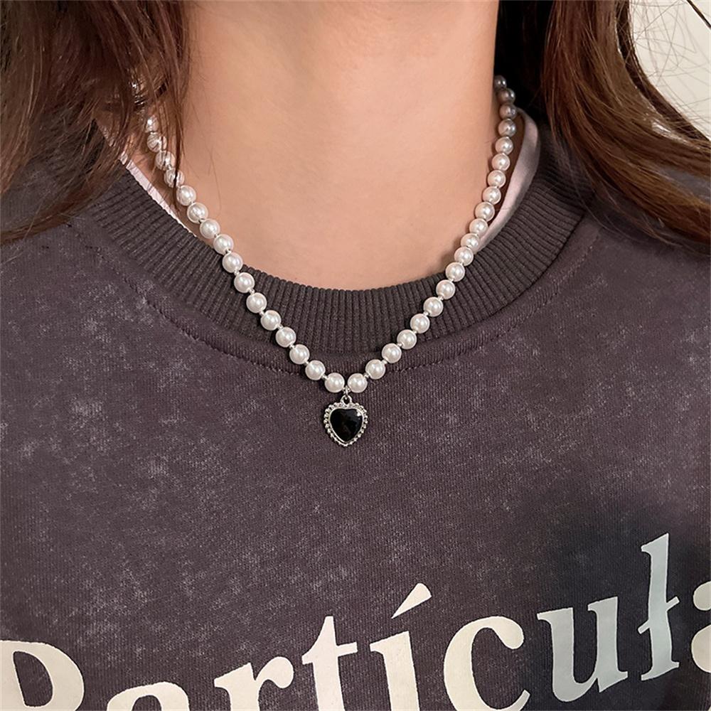 French Retro Imitation Pearl Chain Choker Trendy Black Acrylic Love Pendant Necklace Elegant Fashion Accessories Women's Jewelry