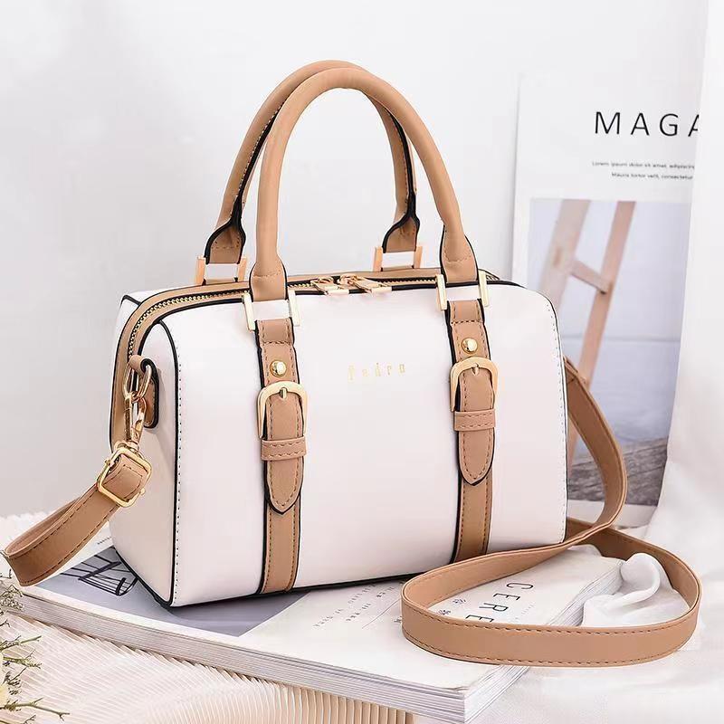 Stylish Green Pu Bucket Bag For Women With Chain Detail And Zipper Closure Ideal For Casual Outings