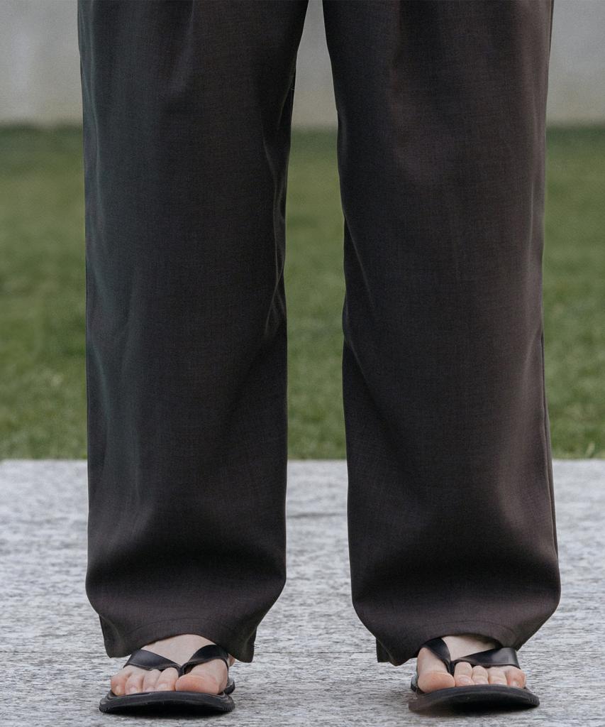 Dekkoloso Cool Linen-Like Double-Pleated Wrinkle-Free Wide Elastic Pants [Charcoal]
