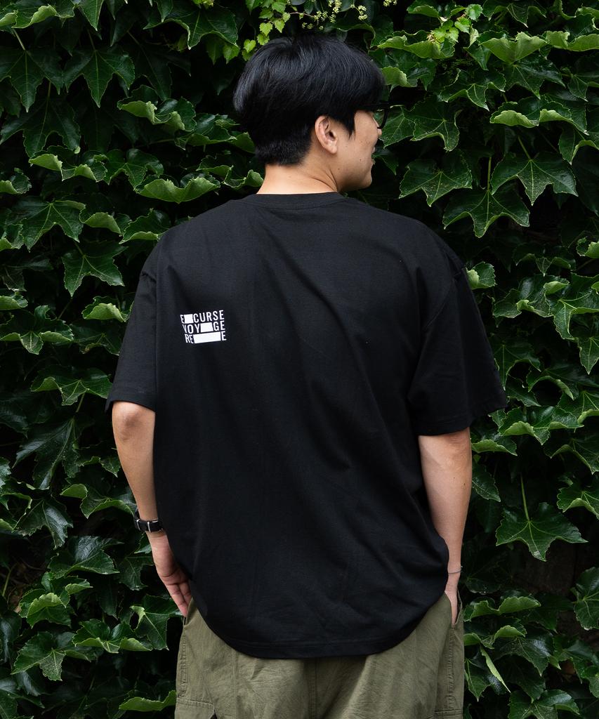 Igseukeoseu Voyage Half T-Shirt Black