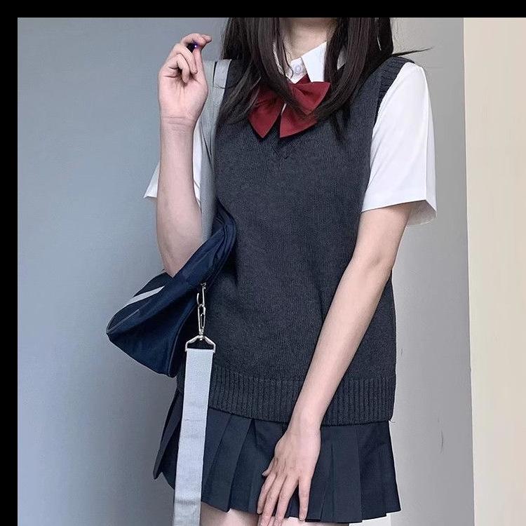 

В наличии: Женский жилет-свитер без рукавов в японском стиле с V-образным вырезом - 12 цветов M