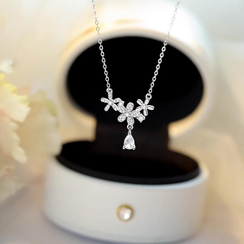 Flower water drop necklace light luxury niche pendant collarbone chain for girlfriend and girlfriend birthday gift