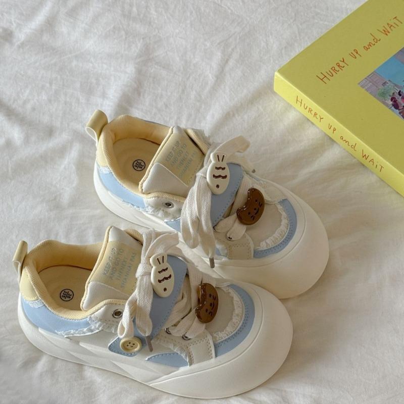 Niche Macaron Platform White Shoes Women's Versatile Bread Shoes Sports and Leisure Board Shoes Tide