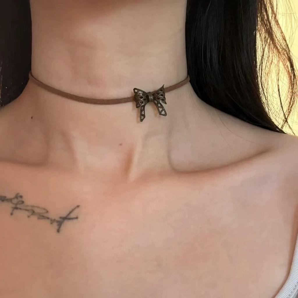 Leather Hollow Bow Necklace Vintage Bronze Color Y2K Spicy Girl Simple Trend Choker Collar Women's Vintage Jewelry Gift