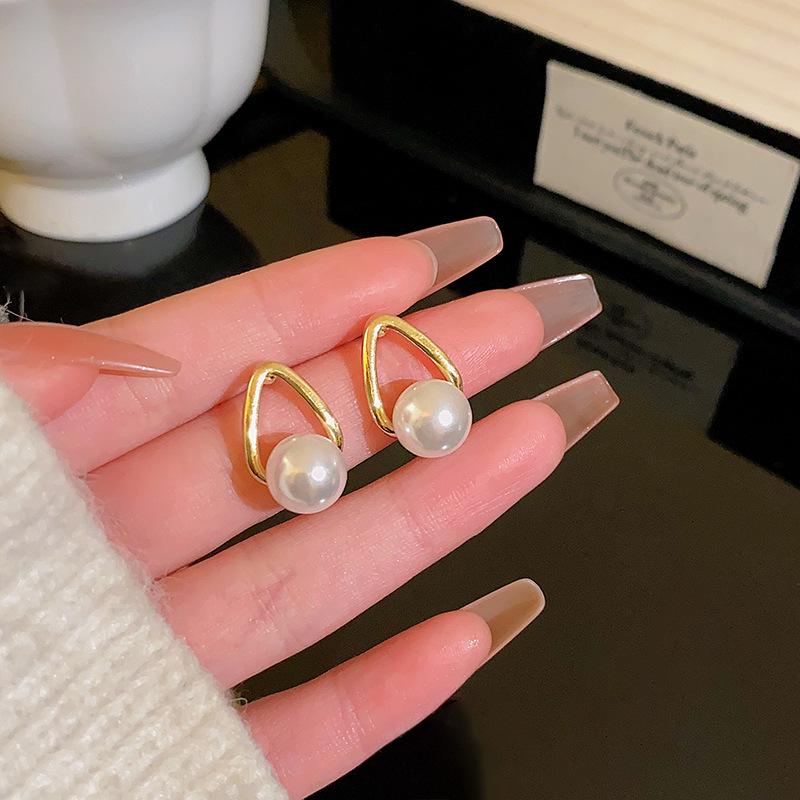 S925 Silver Needle Luxury Pearl & Cat's Eye Stone Earrings for Women – Elegant, All-Match Design.