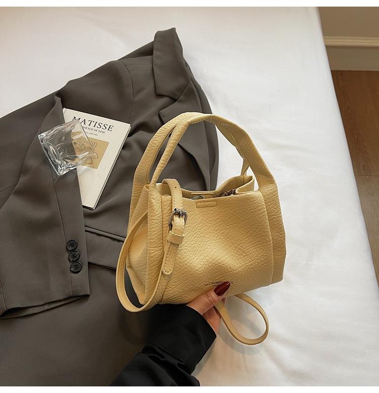 

Сумка-ведро 2025 новая корейская версия тренд зарубежный стиль простой модный нишевый дизайн портативная личность на плечо женская сумка жёлтый