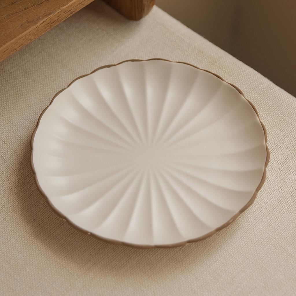 Fächerförmiger Rand Keramikteller, Haushalt Kreativteller, Gemüseteller, Salatteller, Geschirr, Dessertteller, Speiseteller, Pastateller.