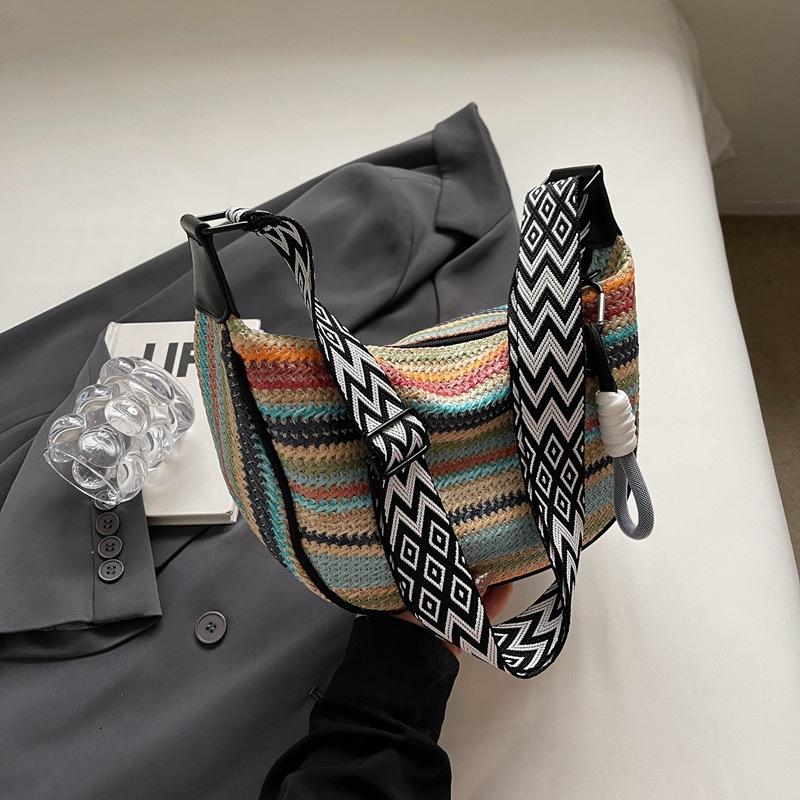 

Personalized niche design trend, simple commuting fashion, beautiful under the armpits, women s pillow Width 18 Height 26 Bottom thickness 11cm чёрный