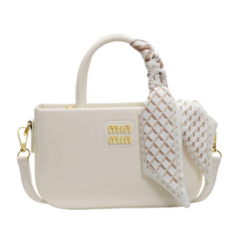 2025 new fashion this year, hand-held small bag female cute simple hand-to-hand shoulder crossbody bag small square bag trendy