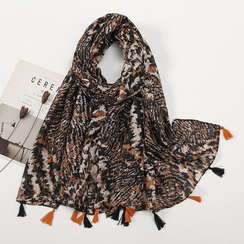 Spring and Autumn New Bali Yarn Tassel Retro Printed Geometric Scarf Versatile Fashion Travel Sunscreen Shawl Silk Scarf Women