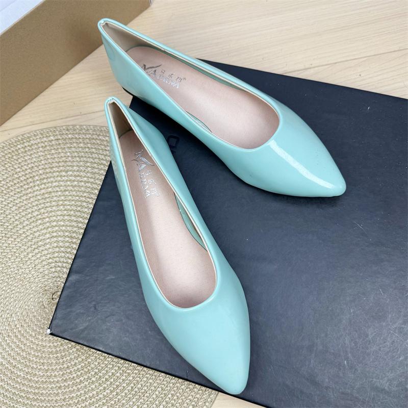 Fashion 2025 New Pointed Toe Women's Flat Shoes Patent Leather Work Boat Shoes Large Size Women Shoes 42 43 Loafers Women Zapatos Mujer