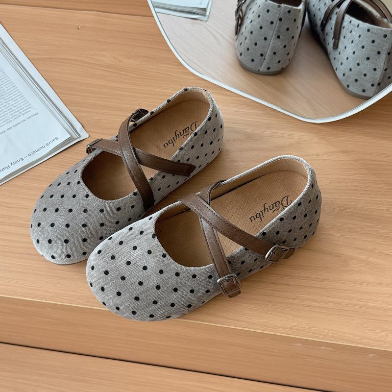 French inner height increase ballet style shallow mouth Mary Jane single shoes women's autumn new skirt Birkenstock beanie shoes