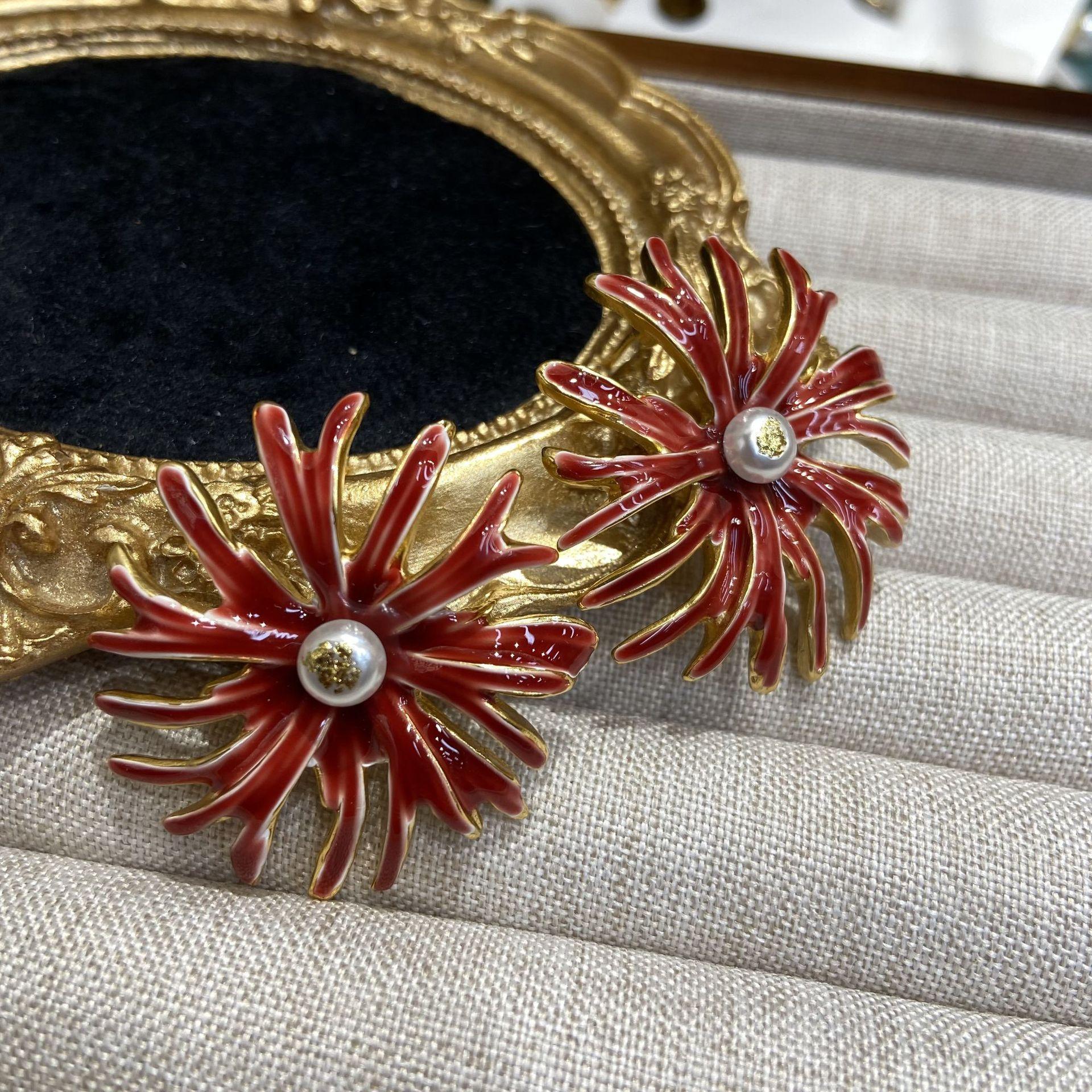 

Серьги-гвоздики из кораллов Анголы и Красного моря, серьги с эмалированными цветами из масла