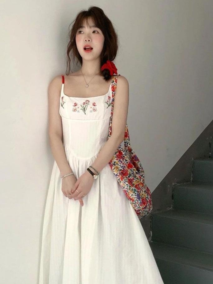 Women's White V-Neck Floral Short-Sleeve Long Dress - Spring/Summer 2026 Beach Vacation Style
