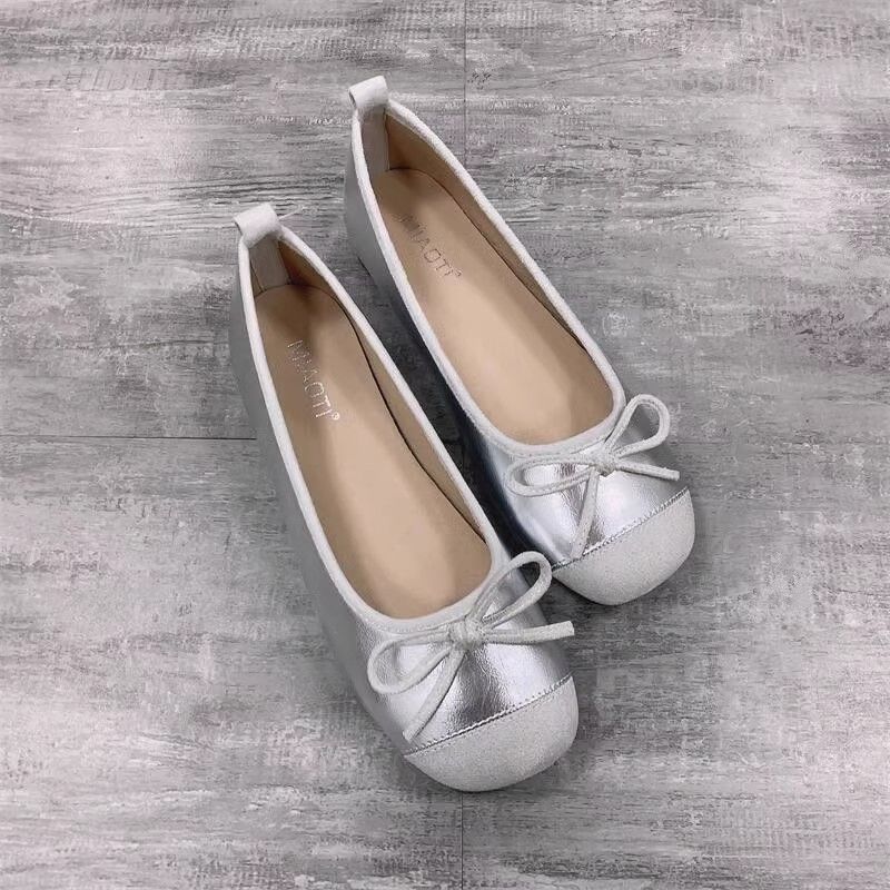 Chaussures plates de grand-mère peu profondes printemps et automne nouvelles petites chaussures plates de ballet à nœud vent parfumé argent pour femmes