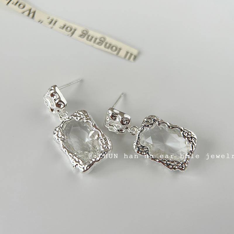 Ear clips without ear piercings~ Stylish, simple and transparent square crystal stud earrings, personalized niche design, trendy earrings