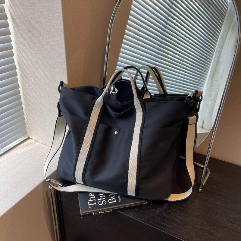 

Lightweight Waterproof Nylon Cloth Bag Shoulder Women s Large Capacity Tote Portable Commuter Short-distance Luggage Fitness чорний
