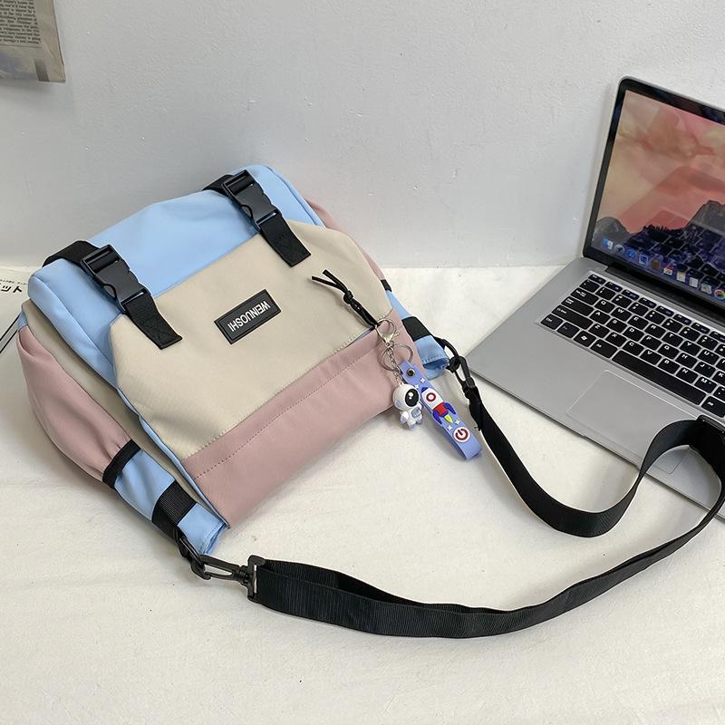 Zomertassen voor dames Nieuwe postmanstas met contrasterende kleuren Pendeltassen Kleine schoudertassen One-shoulder crossbodytassen white