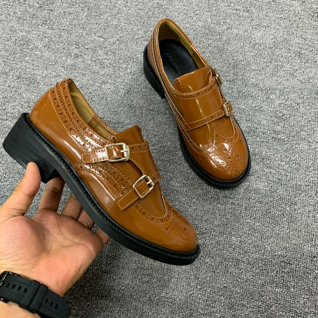 Su Yinyin has the same modern tone~ retro round head carved buckle with thick heel Oxford loafer single shoes women's small leather shoes