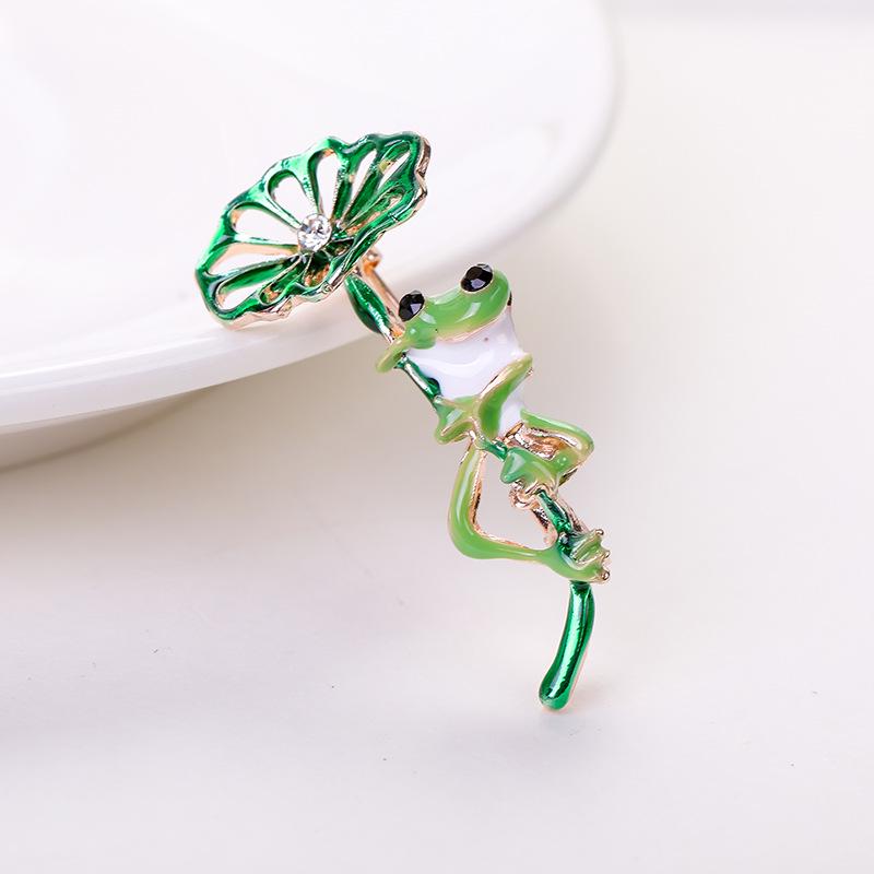 High-End Alloy Brooch with Pearl Imitation and Rhinestone Corsage Pin - Fashion Accessory