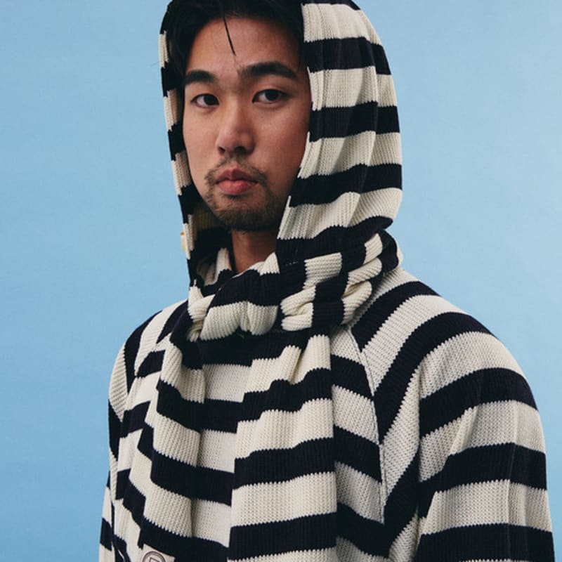 Karactor Balaclava tricotată în dungi / Negru ivory