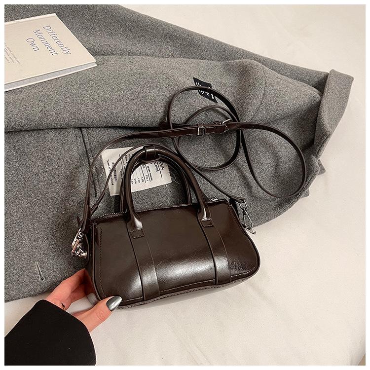 

Изысканная ретро маленькая сумка женская 2025 осень и зима новая портативная сумка-подушка универсальная модная сумка-мессенджер маленькая квадратная сумка 23.5*7.5*13