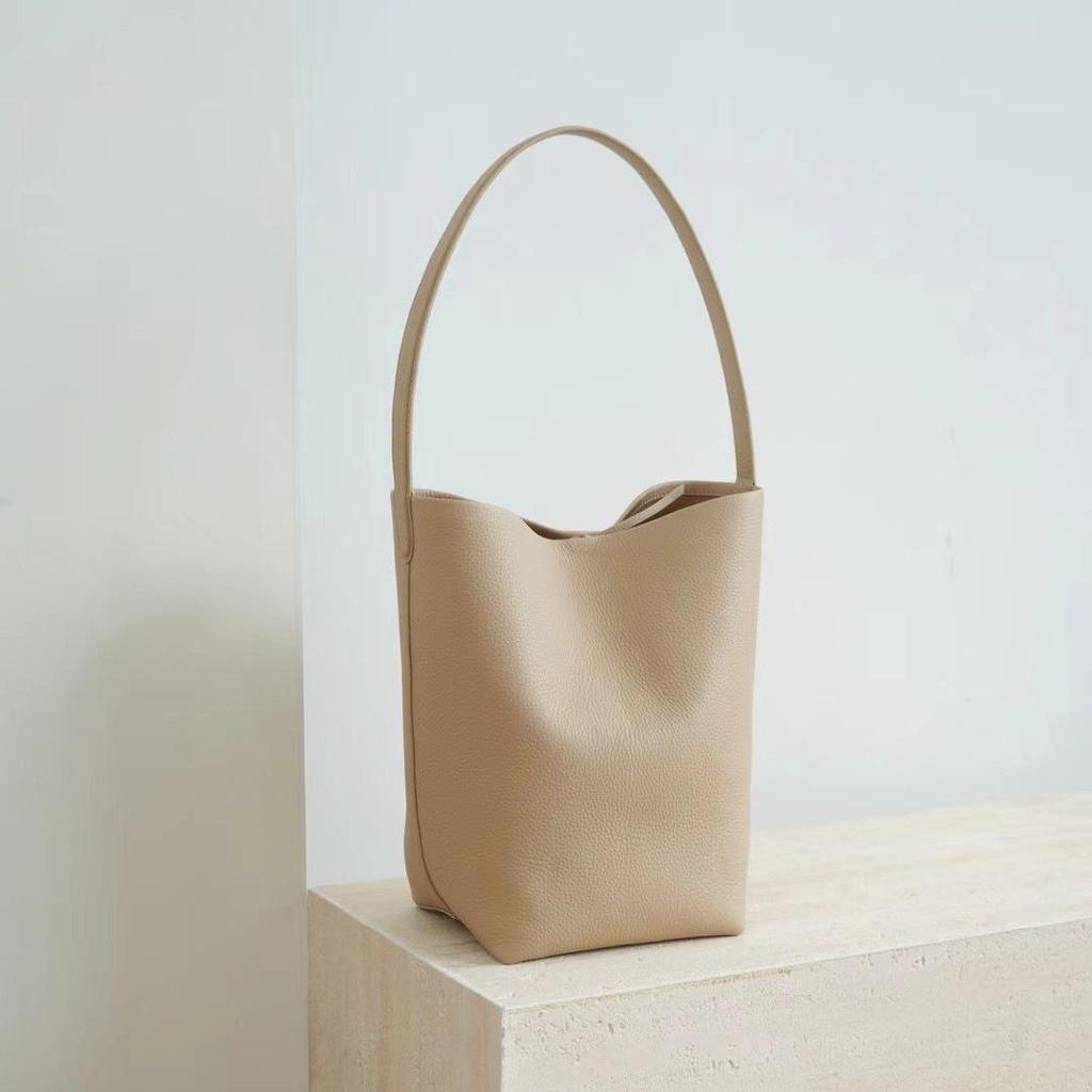 Borsa a Secchiello TR di Nicchia Haute Couture da Donna in Pelle di Vacchetta di Primo Strato Minimalista di Alto Senso Portatile Grande Capacità Borsa a Spalla Tote per il Pendolarismo