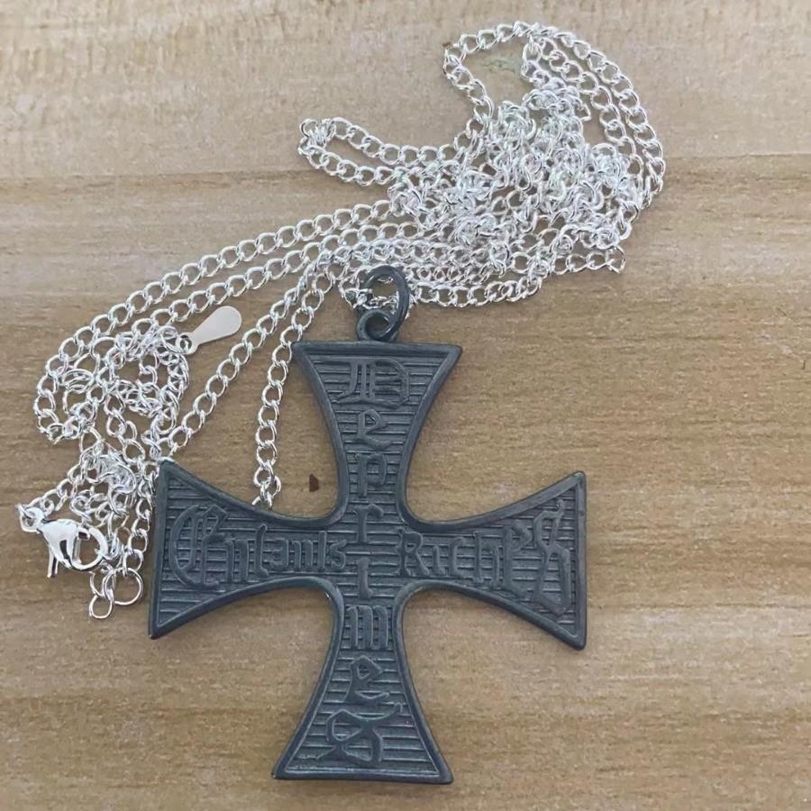 

Ожерелье-крест, панк-свитер, ожерелье