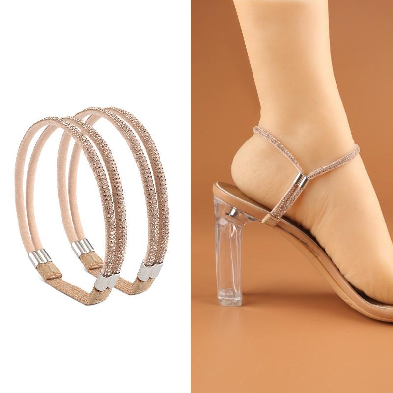 Damenschuhe mit hohen Absätzen mit dekorativen Schnallen, bequemen Schnürsenkeln, elastischen Bändern und rutschfesten Fersenriemen