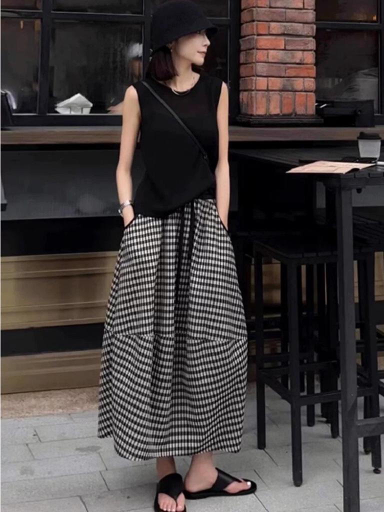 Fustă Trendy Retro cu Pled și Floare: Stil cocoon din bumbac și in pentru un aspect matur