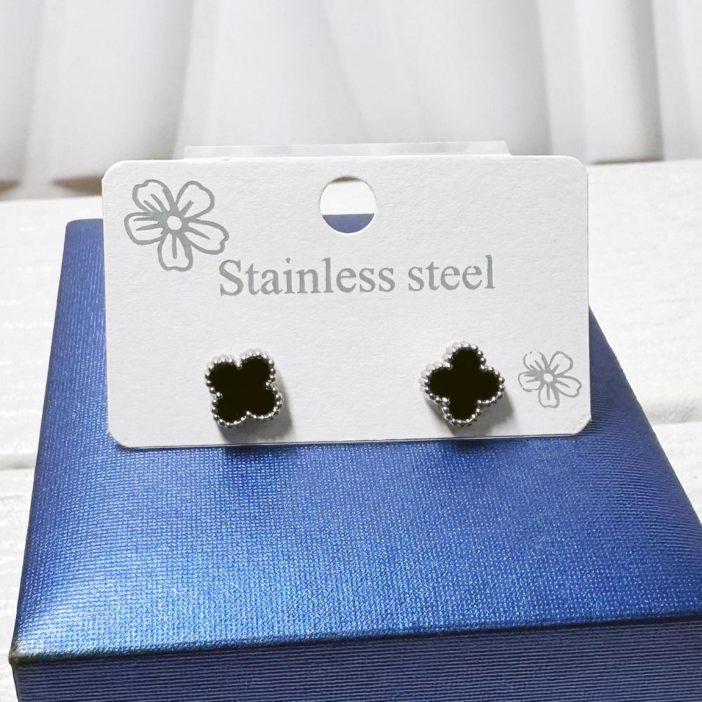 9MM Small Four-leaf Flower Earrings Fashion Fresh Small Earrings