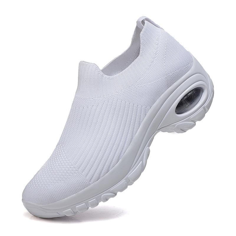 

Soft-soled comfortable flat-soled leather shoes Chinese shoes Grandma shoes Spring and autumn mother shoes Single shoes 42 білий